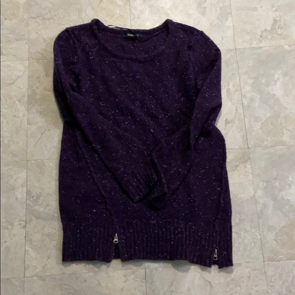 Light dotted sweater